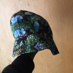 Bucket hat